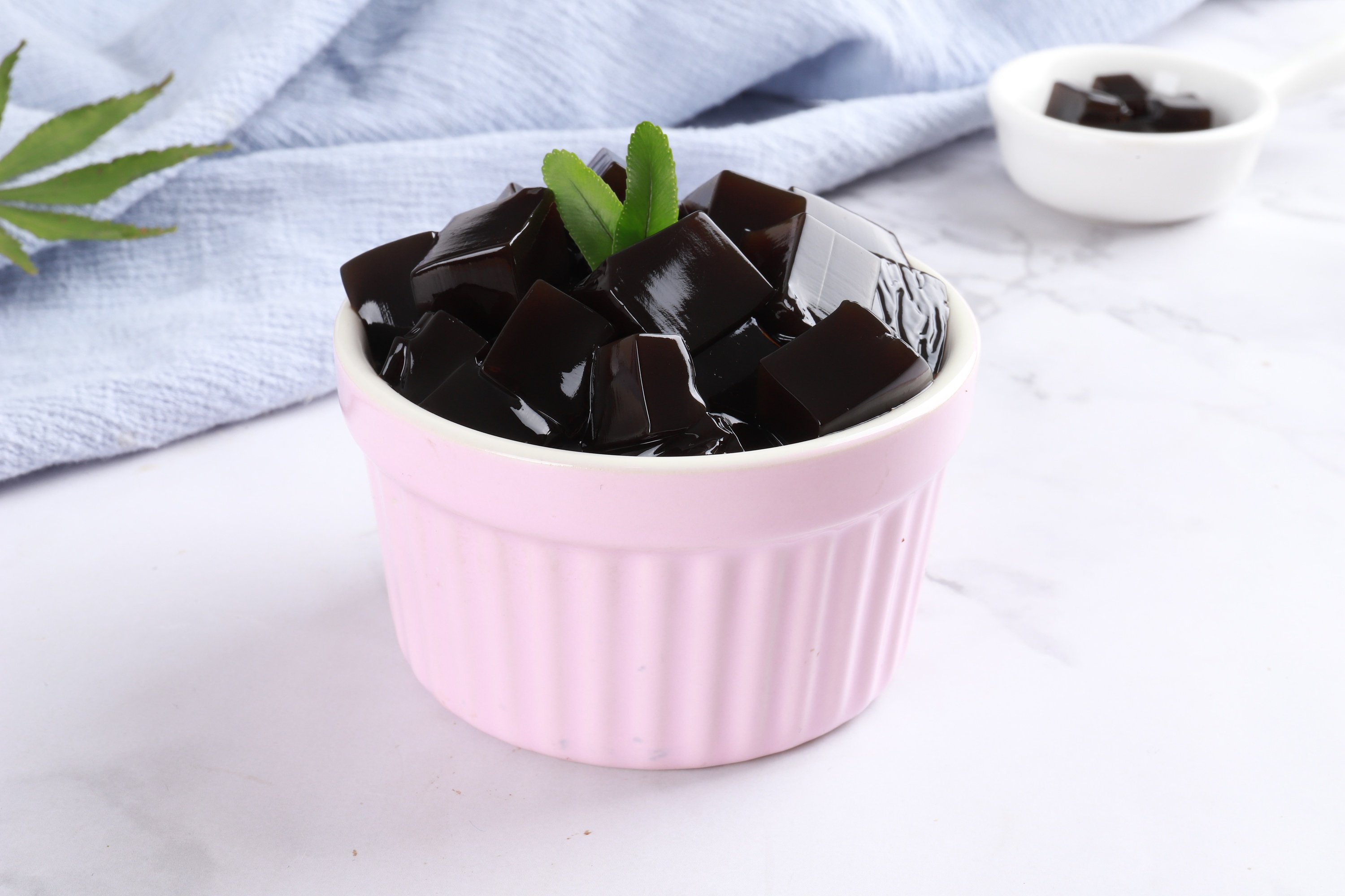 Guiling cream in a pink container