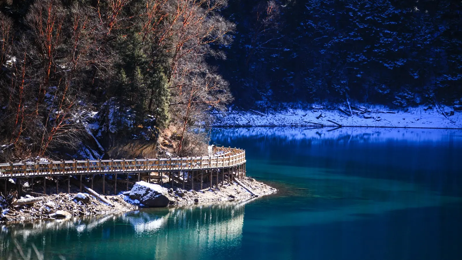 Jiuzhaigou in winter